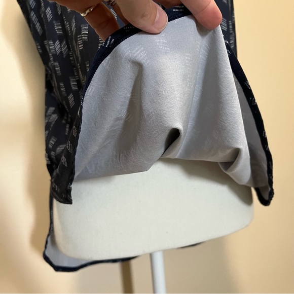 Lucy Activewear V-Neck Sleeveless Top - Loose Fit - Picture 4 of 12